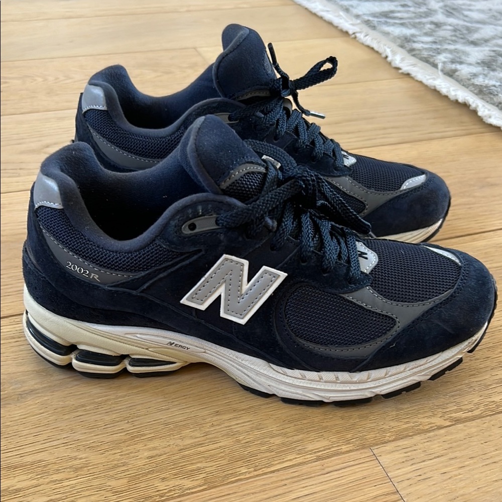 New Balance 2002R